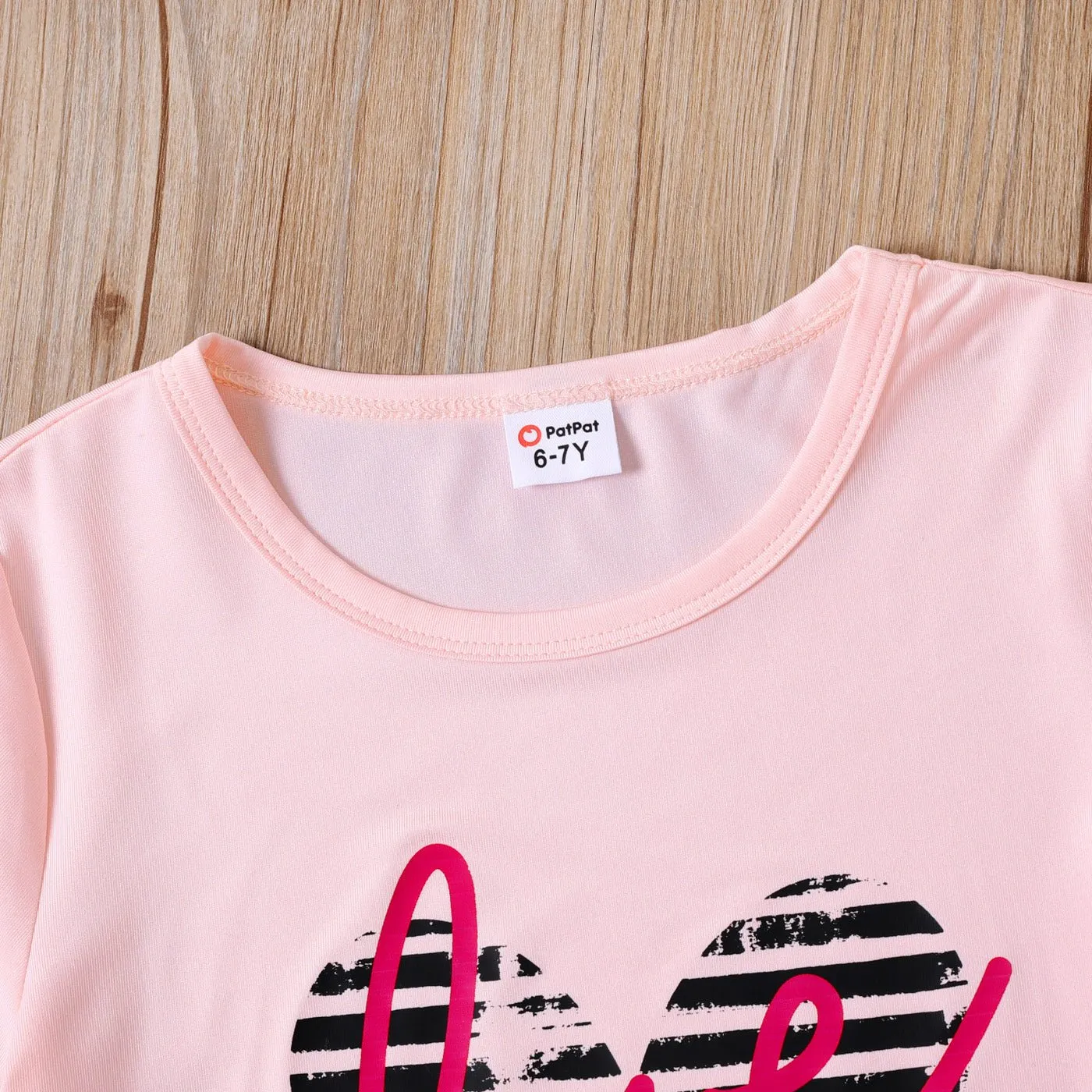 2-piece Kid Girl Letter Heart Print Pink Tee and Colorblock Capri Pants Set